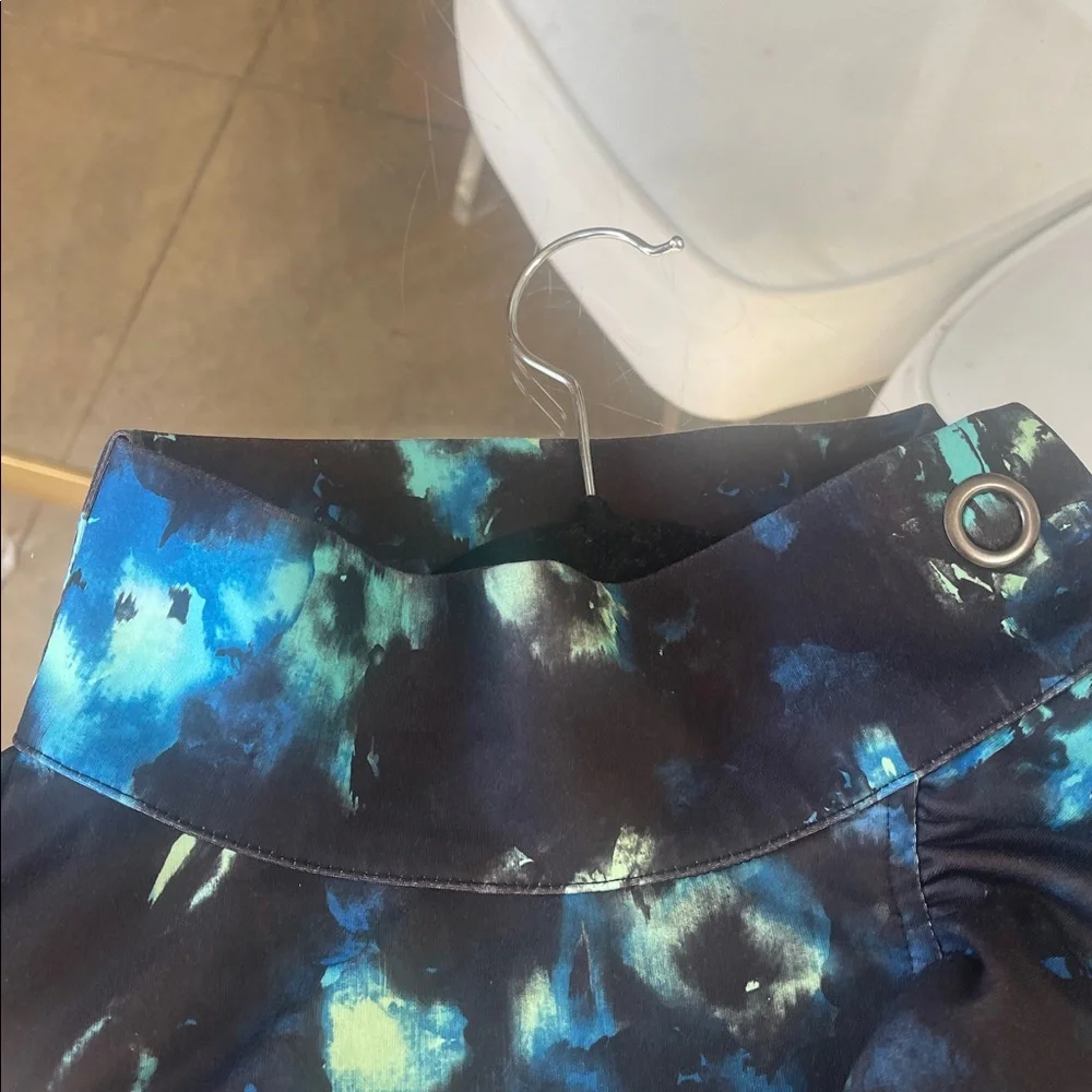 Karma Black and Blue Ruffled sleeve activewear - Picture 4 of 5